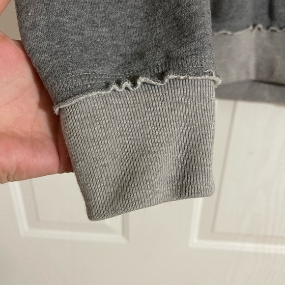 Harry Potter Gryffindor House Sweatshirt Warner Bros. Universal Studios - Picture 3 of 9